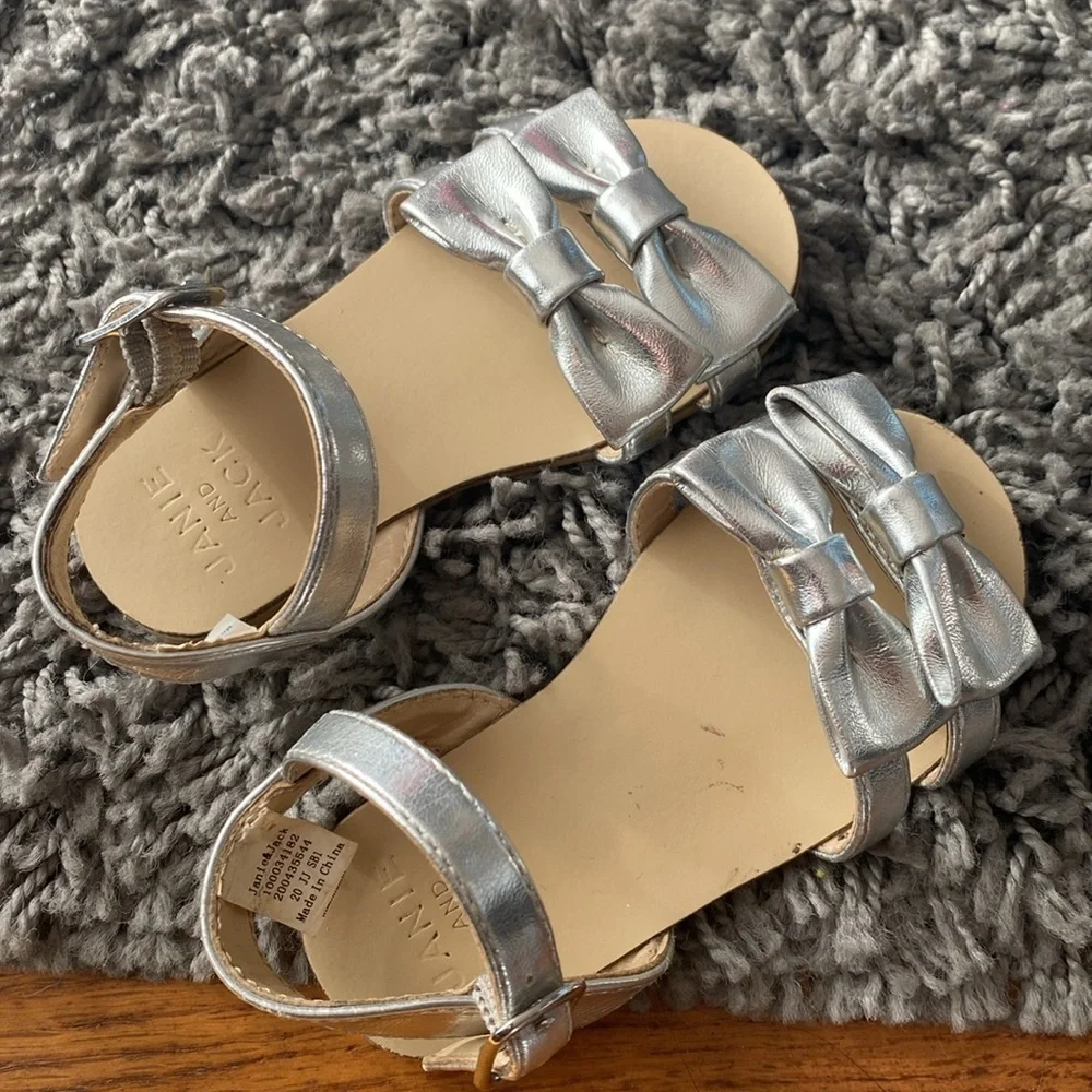 Janie and Jack Baby Girl Silver Bow Sandal Size 3